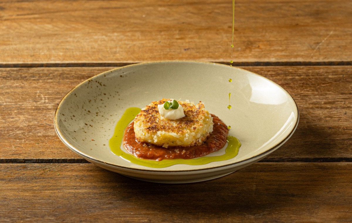 arancini with tomato sauce