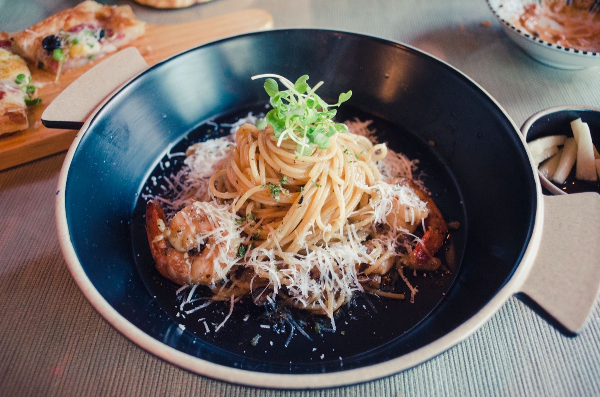 Eine cremige Pasta mit Parmesan und Pfeffer.