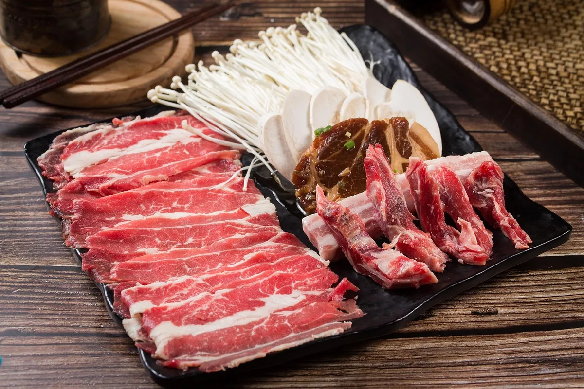 carne em conjunto, conjunto, conjunto de carnes, carne de vaca, cogumelos, restaurante de carnes, koreabbq, carne, koarea, k food