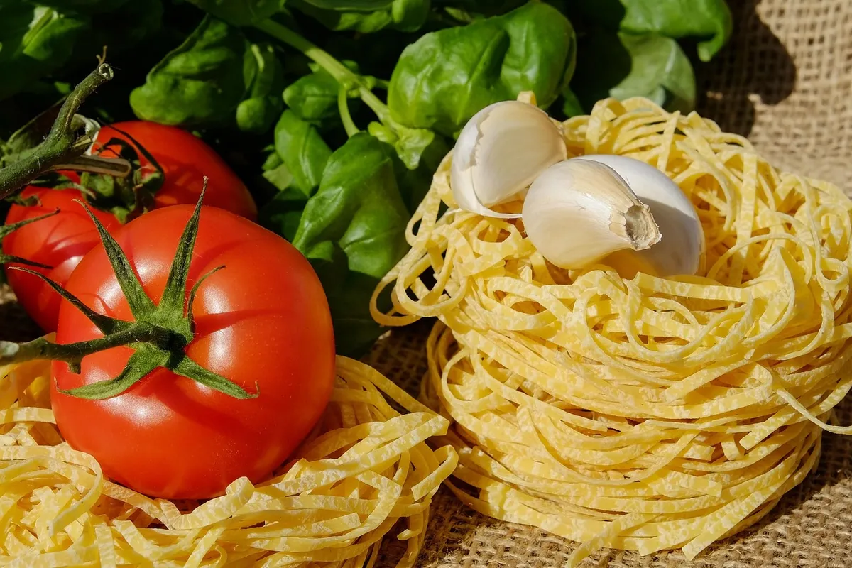 noodles, tagliatelle, pasta, tomatoes, basil, food, vegetarian, italian, meal, fresh pasta, raw, raw pasta, ingredients, italian cuisine, italian food, food pre