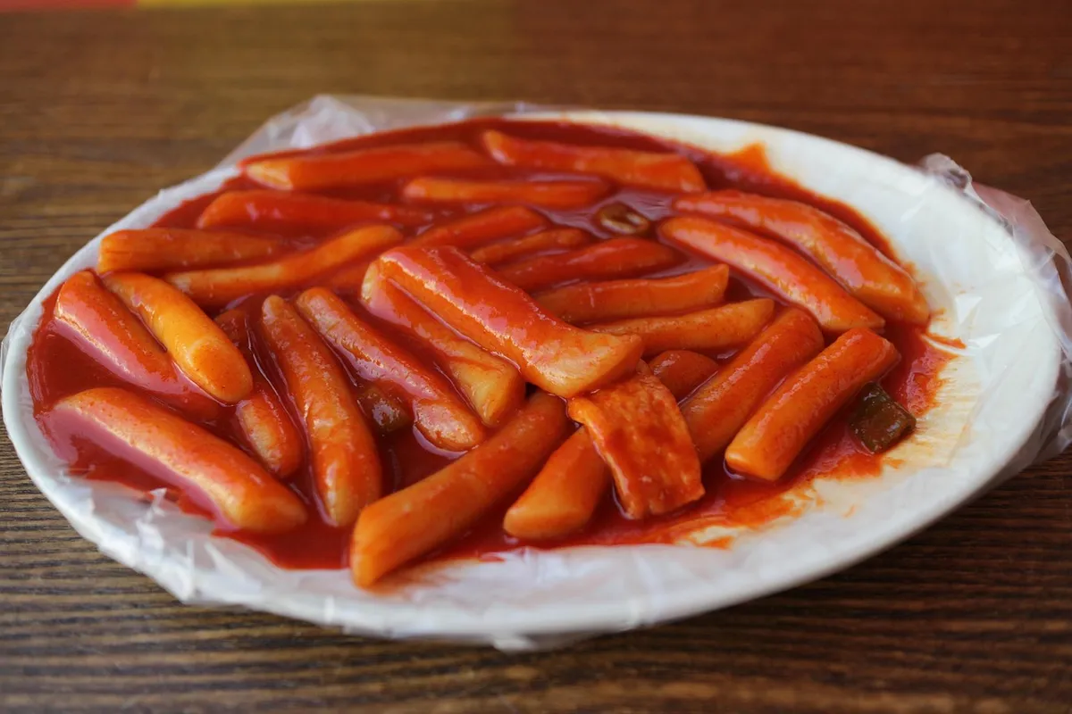 tteokbokki, food, snack, snack bar, korean, street food, korean food, traditional food, dining, republic of korea, spicy, food photography, kochujang, seasoning
