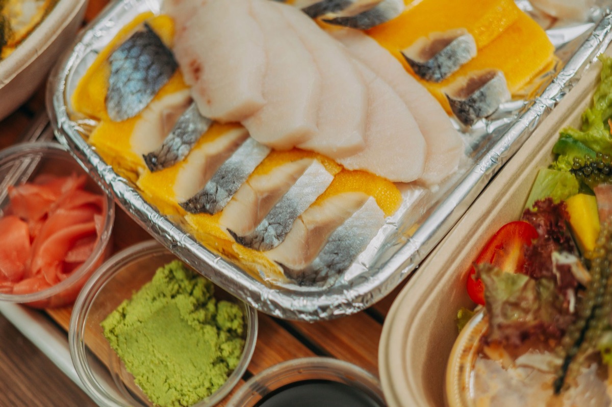 Frischer roher Lachs und Thunfisch für Sushi