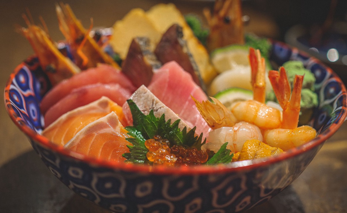 Dettaglio di pesce crudo fresco per sushi